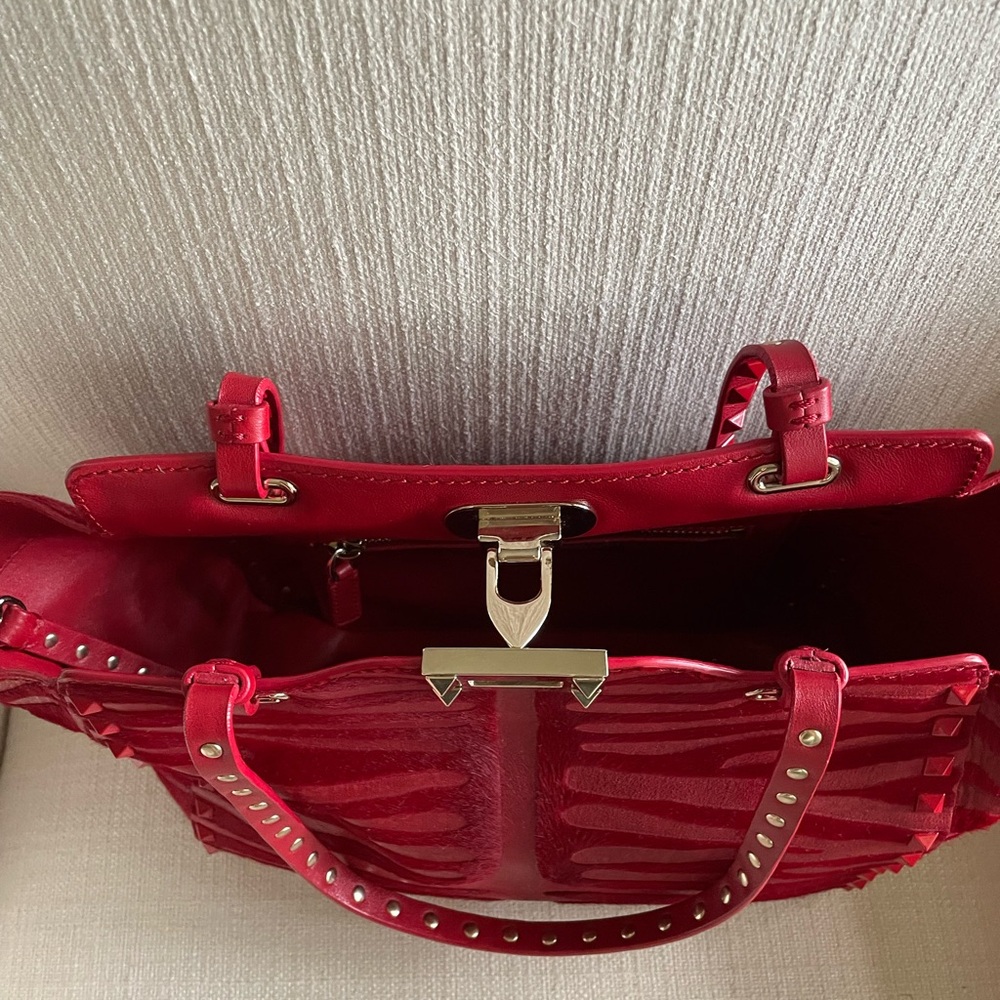 Valentino Garavani- Vitello Small Rockstud Double Handle Tote in red zebra print - Picture 7 of 11